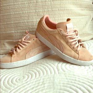 Puma women’s baby pink shoe